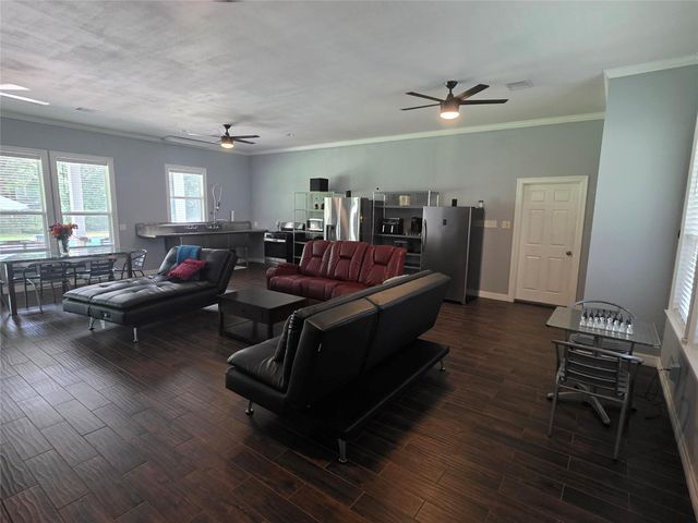 3632 W Meadow Lane, Dickinson, TX 77539