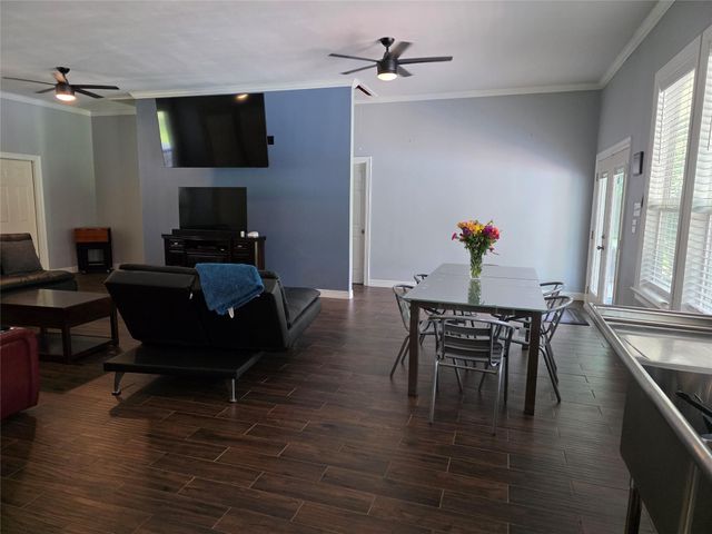3632 W Meadow Lane, Dickinson, TX 77539