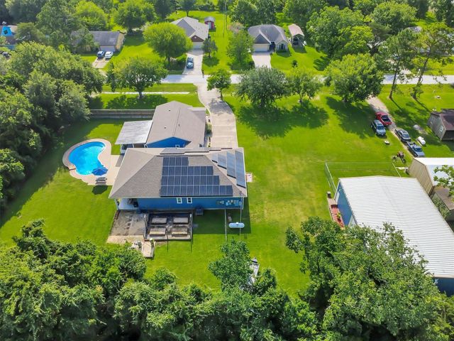 3632 W Meadow Lane, Dickinson, TX 77539