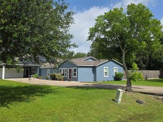 3632 W Meadow Lane, Dickinson, TX 77539