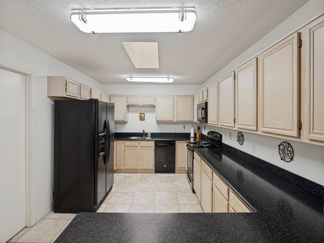 629 Forest Oaks Drive, Grand Prairie, TX 75052
