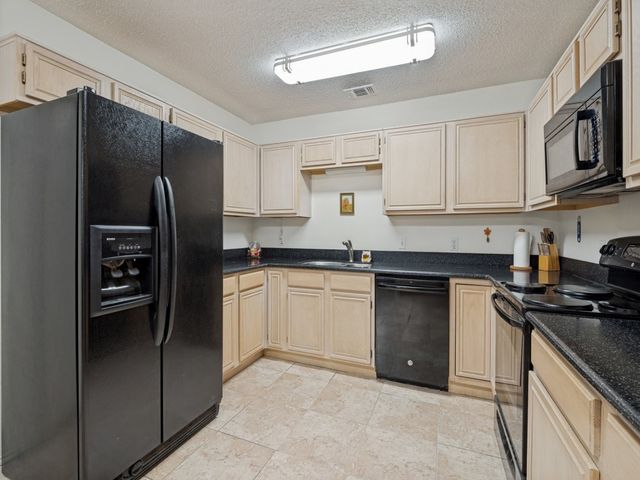 629 Forest Oaks Drive, Grand Prairie, TX 75052