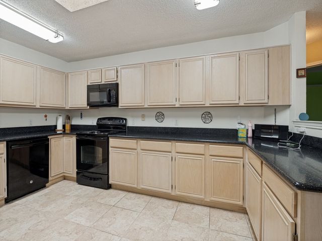 629 Forest Oaks Drive, Grand Prairie, TX 75052
