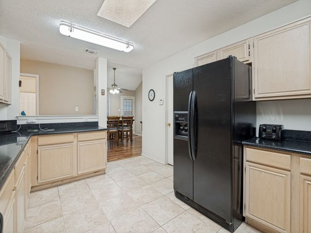 629 Forest Oaks Drive, Grand Prairie, TX 75052