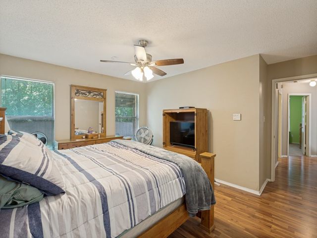 629 Forest Oaks Drive, Grand Prairie, TX 75052
