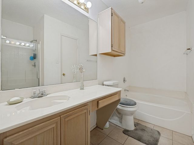 629 Forest Oaks Drive, Grand Prairie, TX 75052