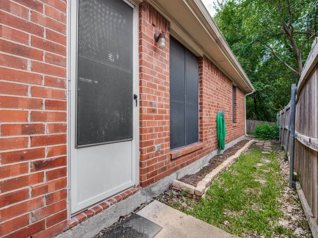 629 Forest Oaks Drive, Grand Prairie, TX 75052