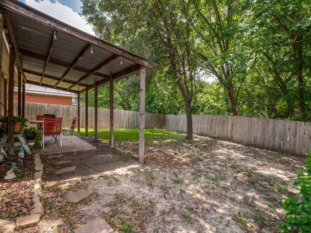 629 Forest Oaks Drive, Grand Prairie, TX 75052