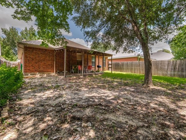 629 Forest Oaks Drive, Grand Prairie, TX 75052