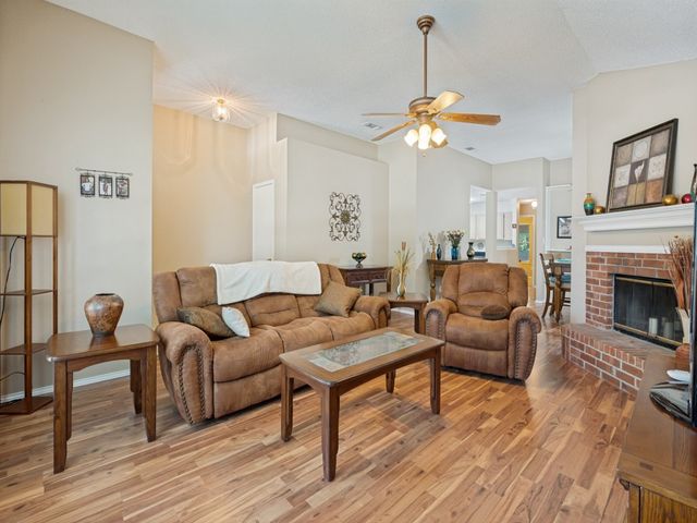 629 Forest Oaks Drive, Grand Prairie, TX 75052