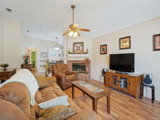 629 Forest Oaks Drive, Grand Prairie, TX 75052