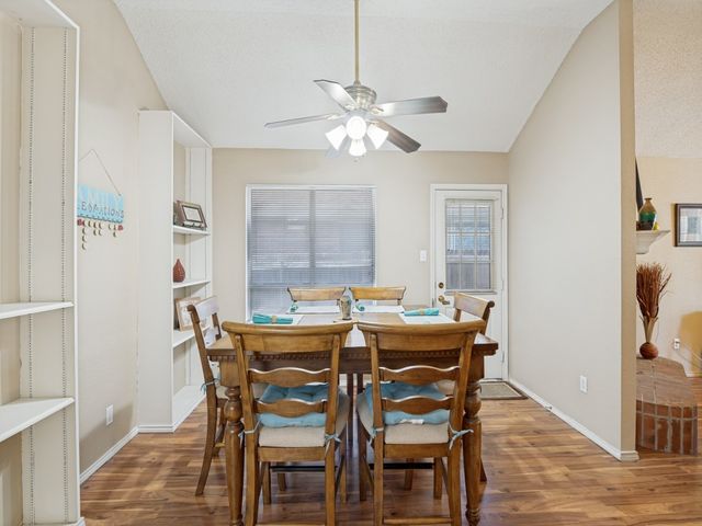 629 Forest Oaks Drive, Grand Prairie, TX 75052