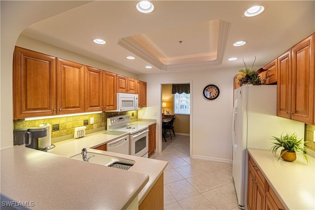 7401 Bella Lago DR 522, Fort Myers Beach, FL 33931