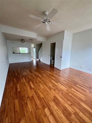 16743 Hemingway Dr 16743, Weston, FL 33326