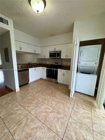 16743 Hemingway Dr 16743, Weston, FL 33326