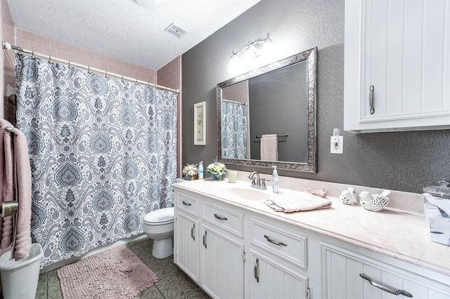 447 County Road 545, Alvin, TX 77511