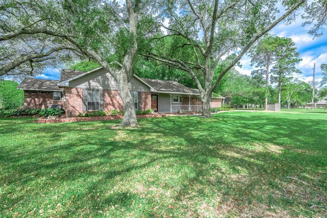 447 County Road 545, Alvin, TX 77511
