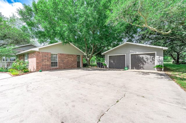 447 County Road 545, Alvin, TX 77511