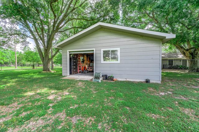 447 County Road 545, Alvin, TX 77511