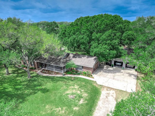 447 County Road 545, Alvin, TX 77511