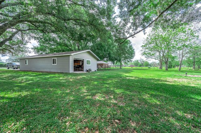 447 County Road 545, Alvin, TX 77511