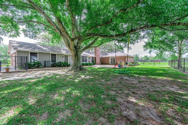 447 County Road 545, Alvin, TX 77511
