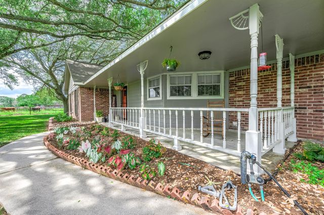 447 County Road 545, Alvin, TX 77511