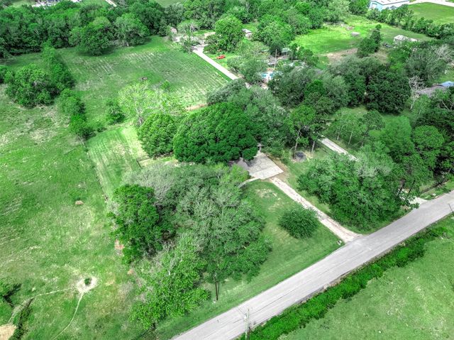 447 County Road 545, Alvin, TX 77511