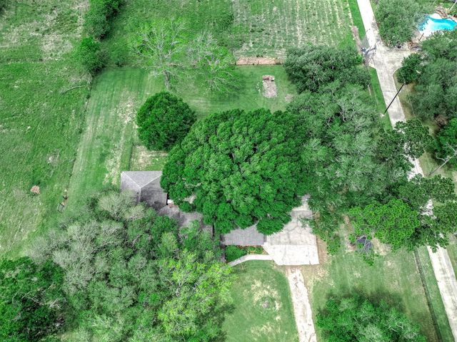 447 County Road 545, Alvin, TX 77511