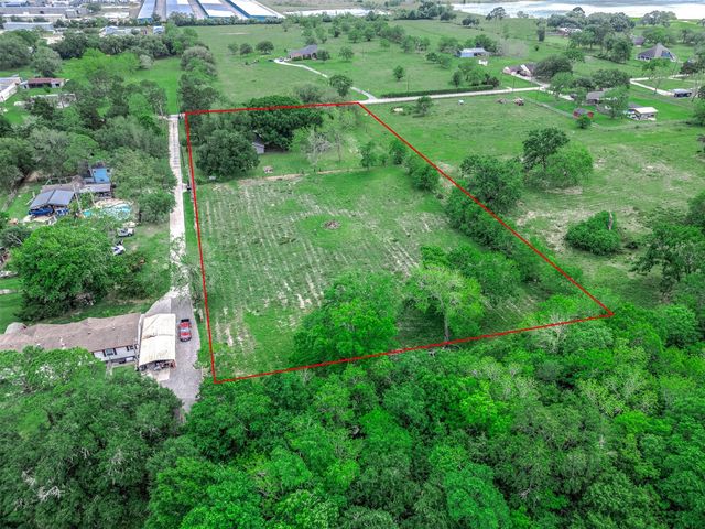 447 County Road 545, Alvin, TX 77511