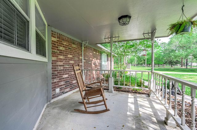 447 County Road 545, Alvin, TX 77511