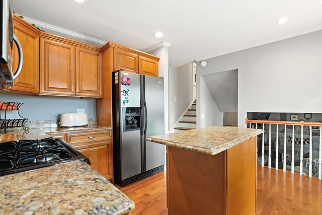 16 S Birchwood Drive, Naperville, IL 60540