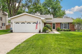 16 S Birchwood Drive, Naperville, IL 60540
