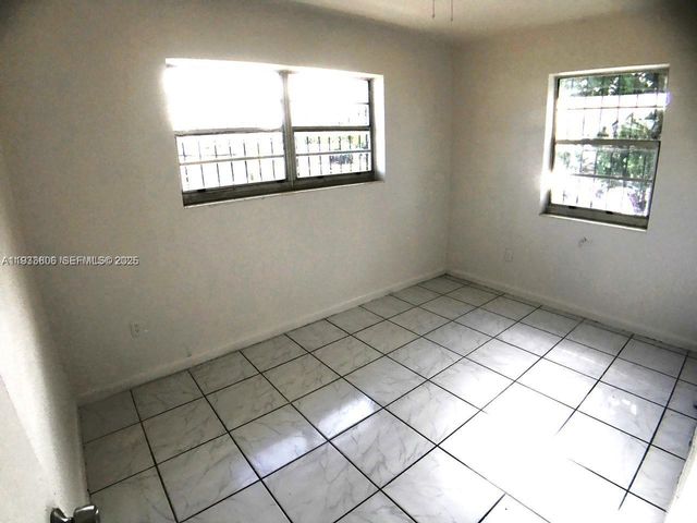 1321 NW 28th St, Miami, FL 33142