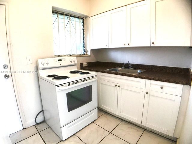 1321 NW 28th St, Miami, FL 33142