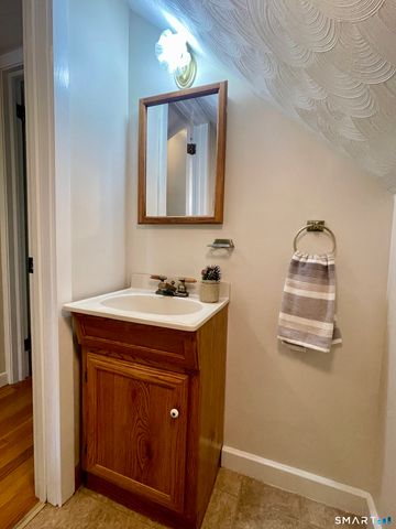 31 Gordon Avenue, Enfield, CT 06082