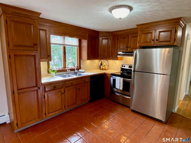 31 Gordon Avenue, Enfield, CT 06082