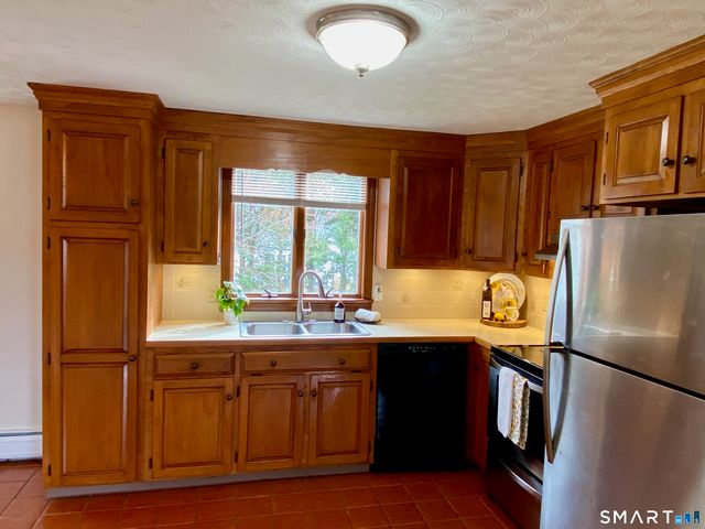 31 Gordon Avenue, Enfield, CT 06082