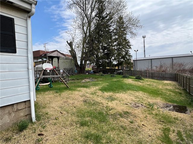 221 Clay Pike, North Huntingdon, PA 15642