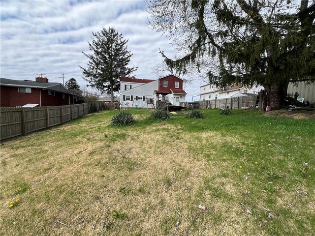 221 Clay Pike, North Huntingdon, PA 15642