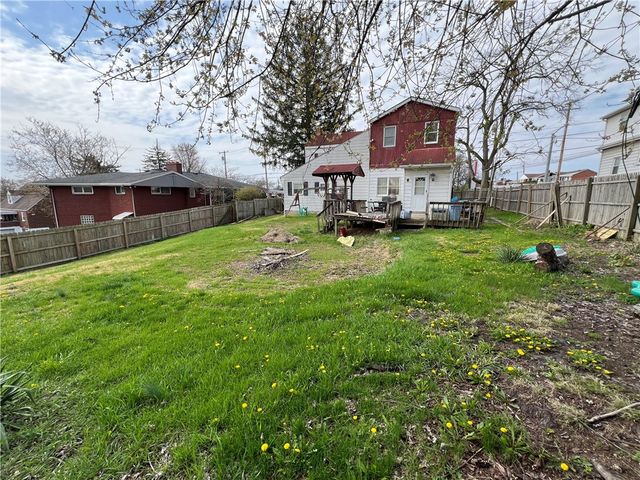 221 Clay Pike, North Huntingdon, PA 15642