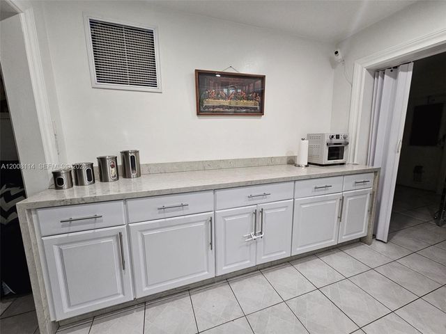 141 NW 28th St, Pompano Beach, FL 33064