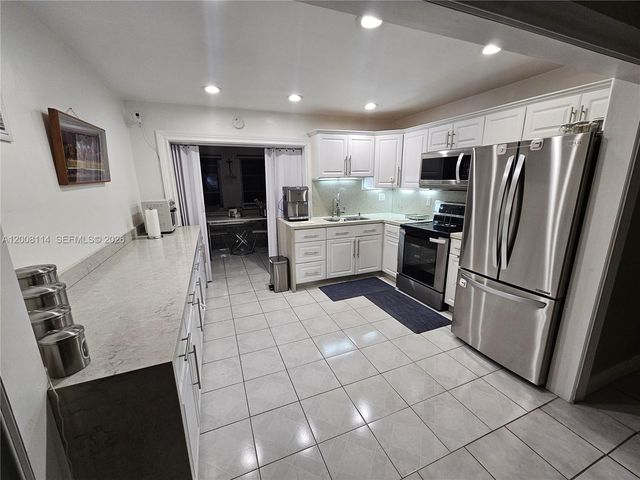 141 NW 28th St, Pompano Beach, FL 33064
