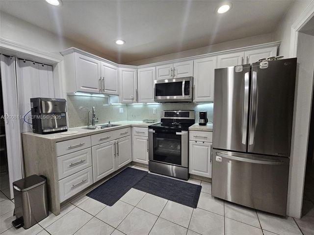 141 NW 28th St, Pompano Beach, FL 33064