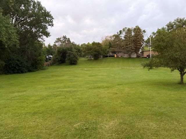 7050 Pioneer Trail, Greenfield, MN 55357