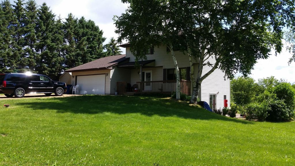 7050 Pioneer Trail, Greenfield, MN 55357