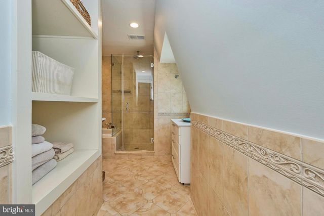 255 N BRYAN ST, Arlington, VA 22201