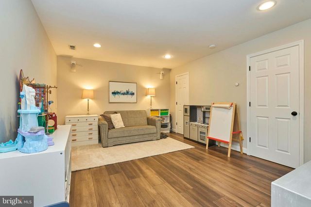 255 N BRYAN ST, Arlington, VA 22201