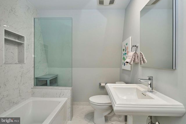 255 N BRYAN ST, Arlington, VA 22201