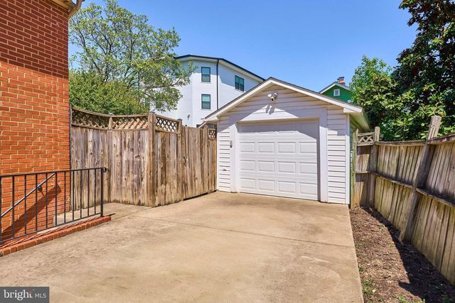 255 N BRYAN ST, Arlington, VA 22201